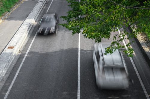 Mehrere Geschwindigkeitsüberschreitungen auf einer Fahrt – Tateinheit?